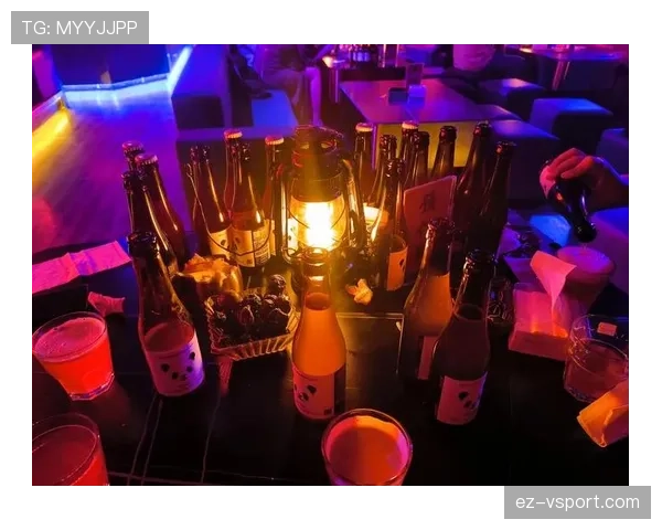 瑞安·洛赫特训练完直接去夜店蹦迪，这自律和放纵切换得也太丝滑了吧