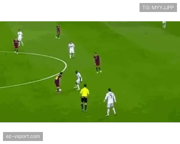门将接回传球规则详解：何时判定犯规为何不同？
